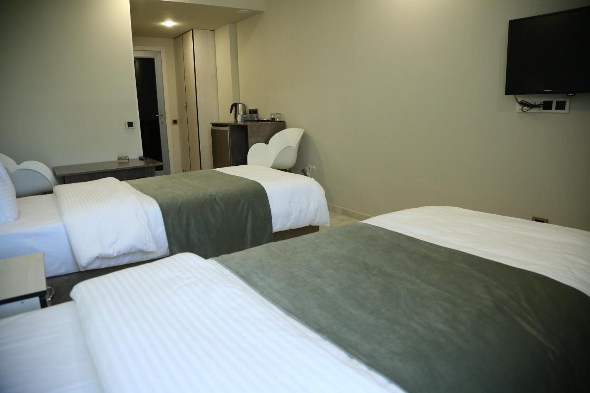 Vell Grey Hotel Martuni Eksteriør billede